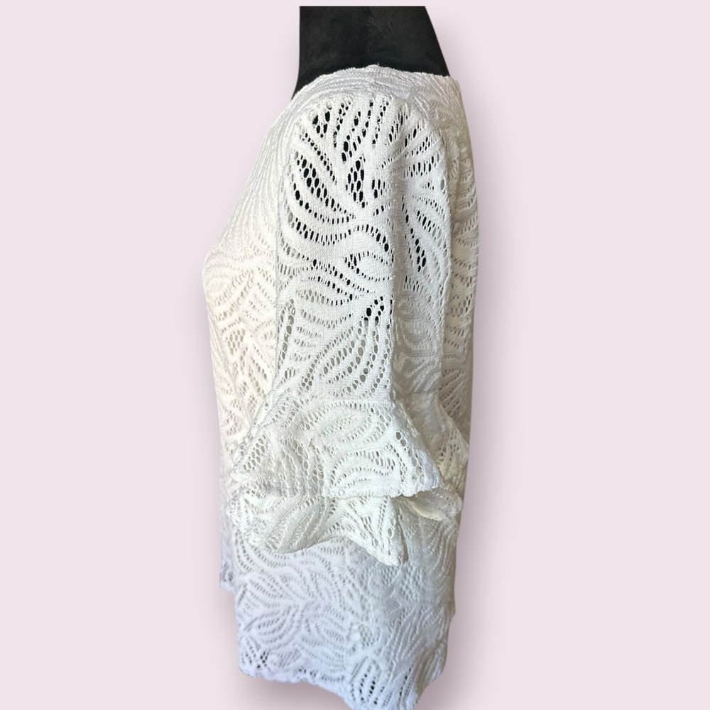 Lilly Pulitzer Lula Top – Size M
Style: Sea Swirling Lace in Resort White - Picture 7 of 11